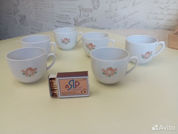 Фарфоровые чашки кофейные