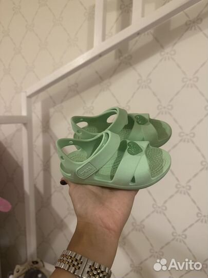 Босоножки детские crocs