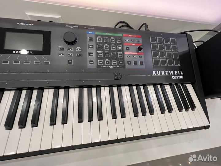 Синтезатор рабочая станция Kurzweil K2700, 88 клав