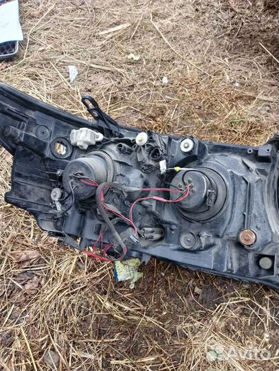 Фары на toyota land cruiser 200 передние