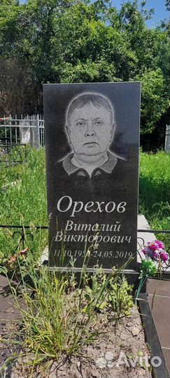 Памятники из габро и мраморной крошки