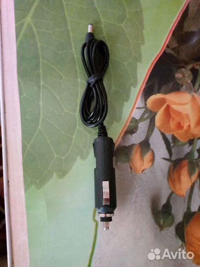 Автомобильное зарядное устройство новое