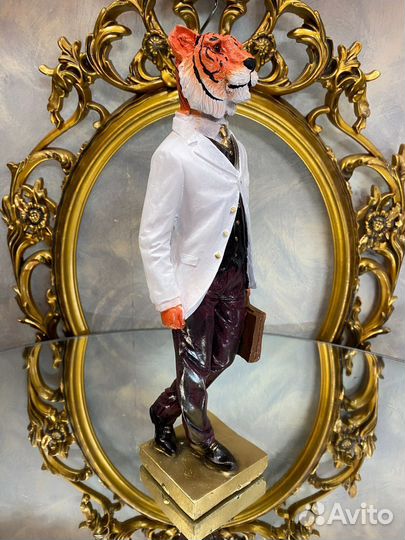 Статуэтка «Тигр деловой». Полистоун. Н-36см