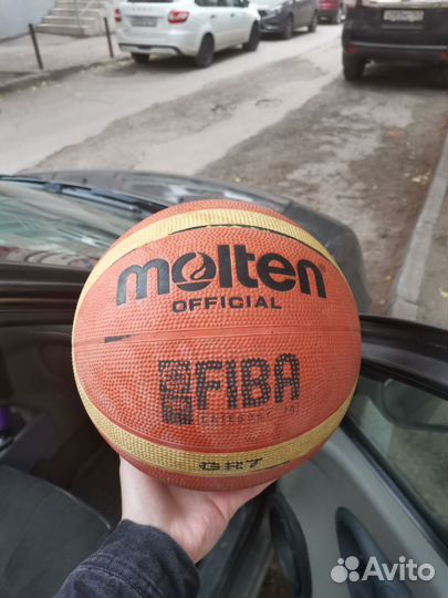Баскетбольный мяч molten