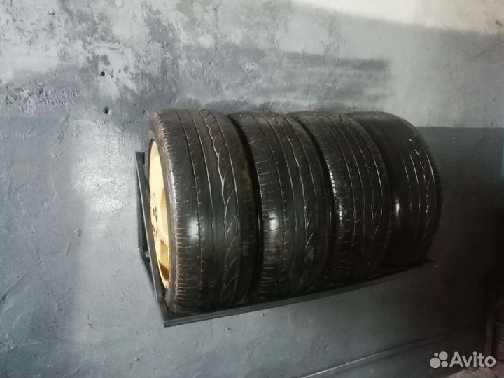 Стеллаж для хранения шин колес настенный