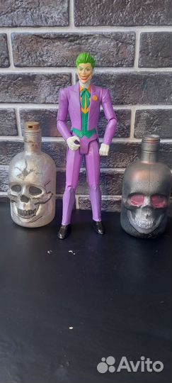 Экшн-фигурка из вселенной DC ; Бэтмен, Джокер