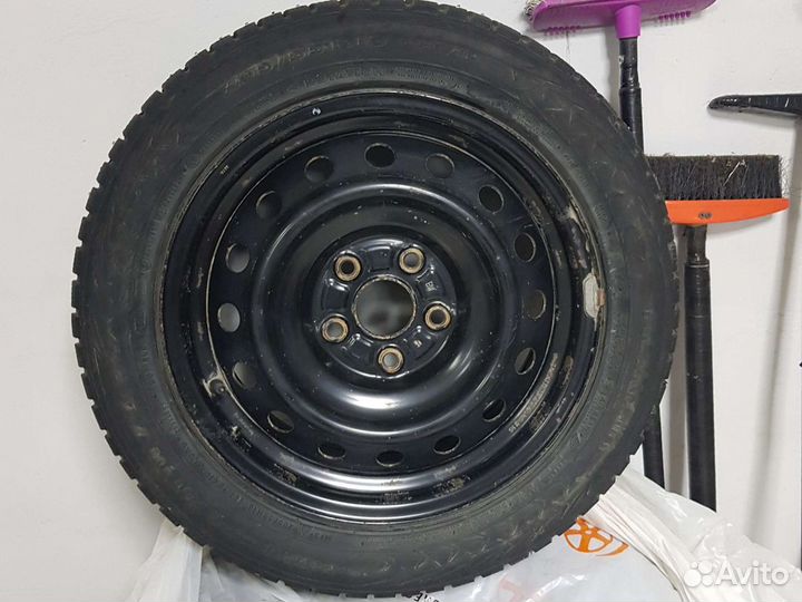 Резина на ориг дисках toyota corolla r16