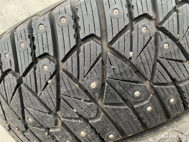 Goodyear Ultragrip 600 215/55 R17