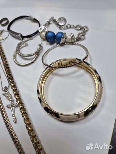 Лот бижутерии