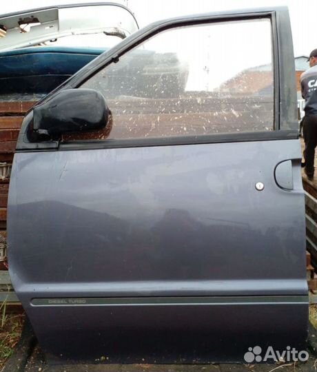Дверь передняя левая Nissan Largo