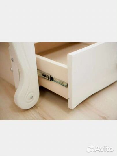 Детская кроватка с маятником