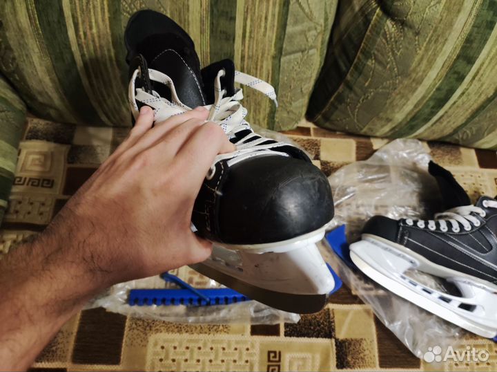 Коньки хоккейные