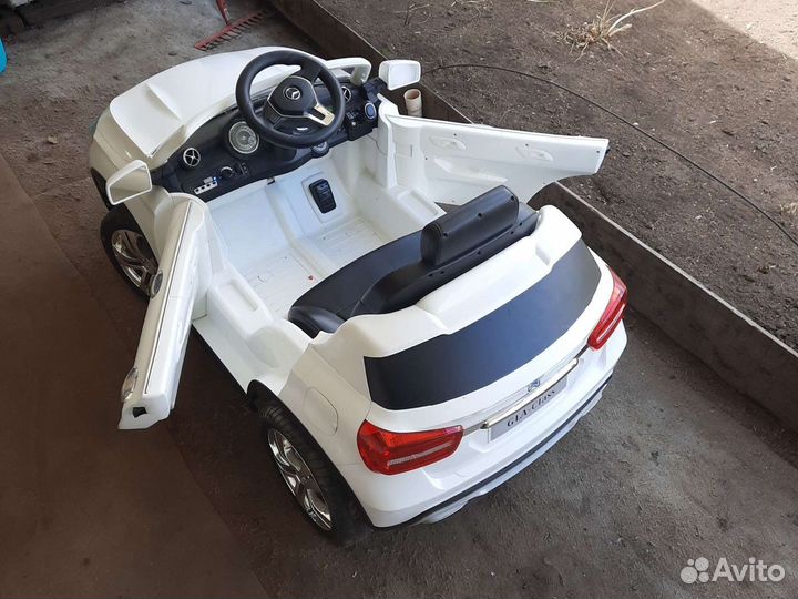 Электромобиль детский с пультом, от 1 годика