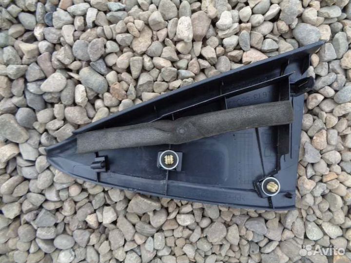 Уголок двери задний правый Toyota Vitz KSP130