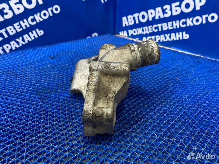 Фланец системы охлаждения Toyota Mark 2 седан