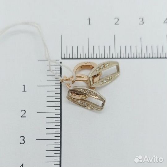 Серьги с синтетическим камнем Золото