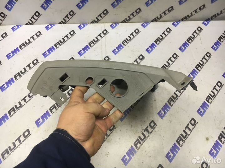Накладка торпедо левая нижняя Рено Сценик 2