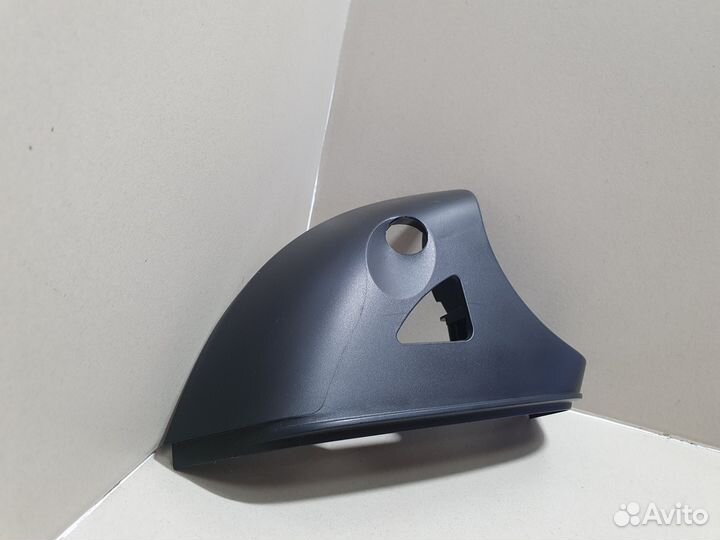 Нижняя накладка правого зеркала Skoda Kodiaq