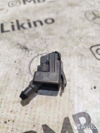 Форсунка омывателя лобового стекла правая Mercedes