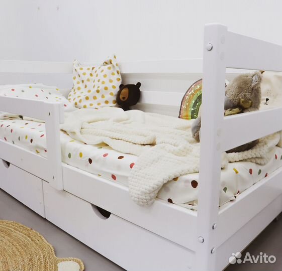 Детская кровать из массива дерева