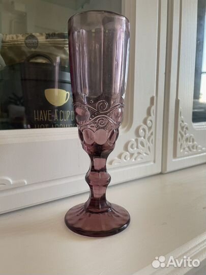 Бокал из розового стекла, розовый бокал