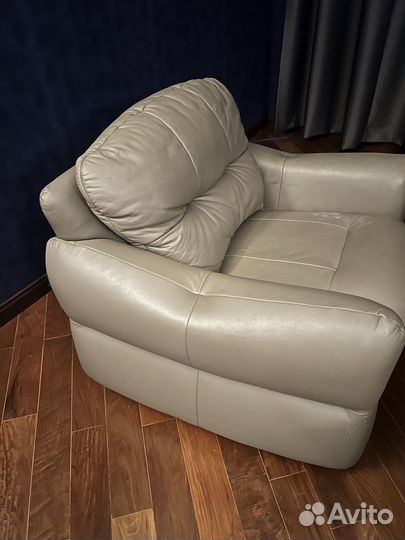 Кресло кожаное
