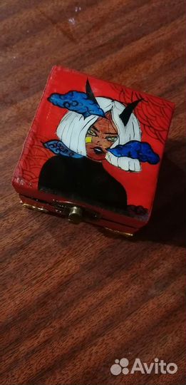 Деревянная шкатулка