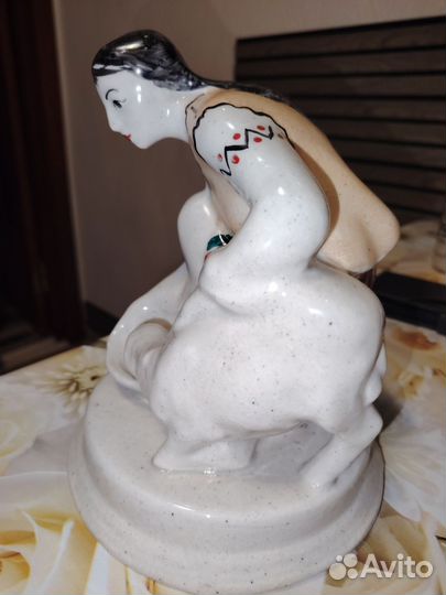 Статуэтка девушка индеец