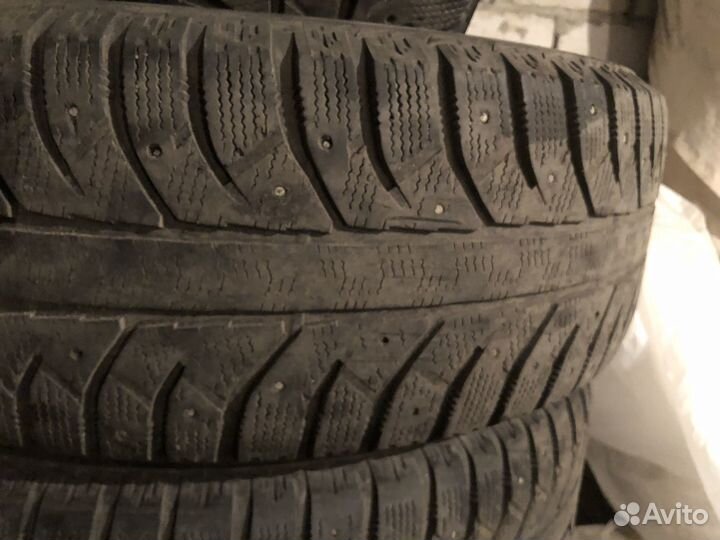 Bridgestone Ice Cruiser 7000 235/65 R17