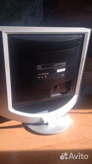 Монитор Sony SDM-HS73 в рабочем состоянии