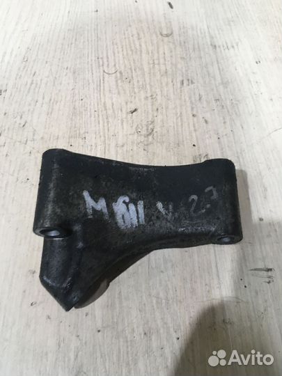 Кронштейн кондиционера мерседес Е210 2.7 TDI