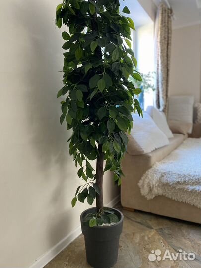 Искусственное дерево в горшке