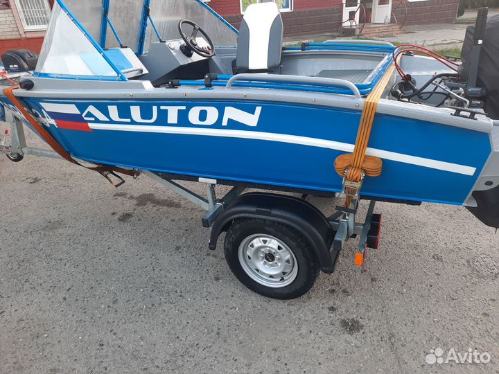 Моторная лодка