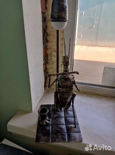 Кованый сверчок скрипач с подсветкой