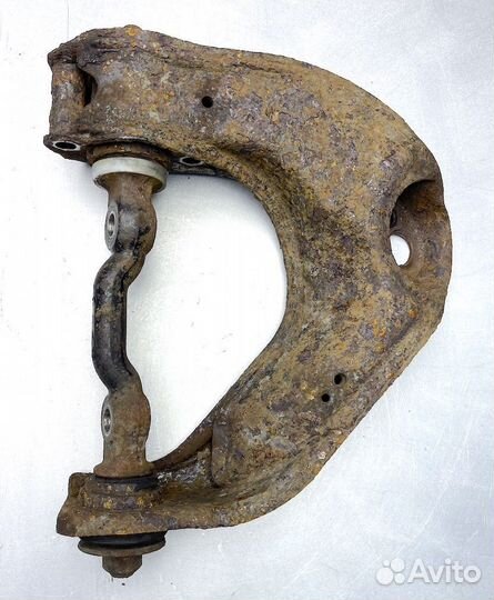 Рычаг правый верхний Мицубиси L400 1998г 2.5л