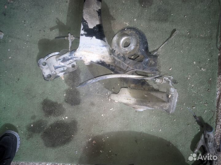 Балка поперечная/кулак/супорт Citroen C4