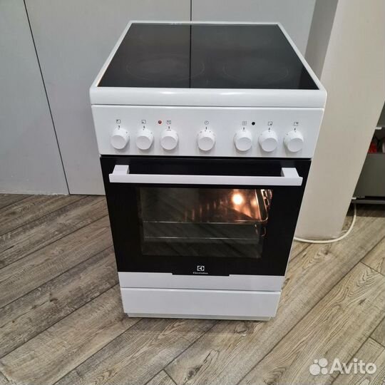 Плита электрическая Electrolux. Обычная вилка 220V