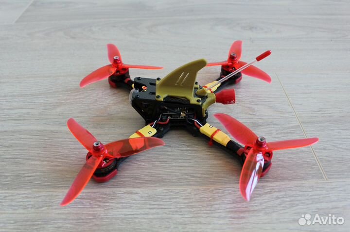 Гоночный квадрокоптер