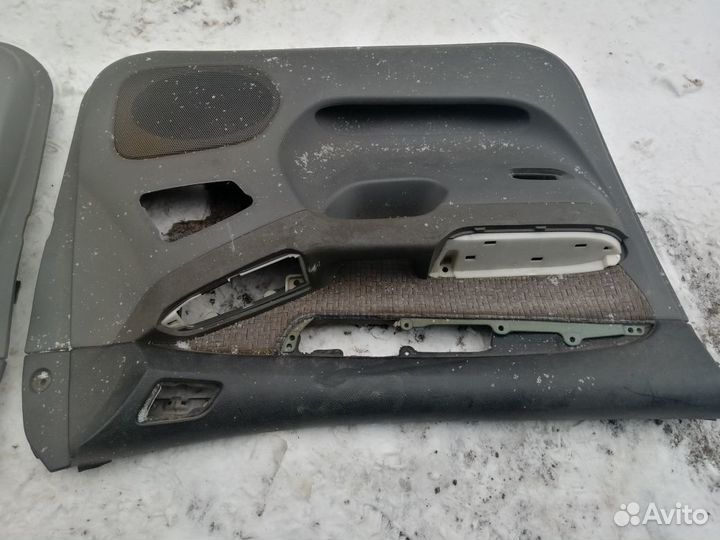 Обшивка передней двери Toyota LC Prado 120