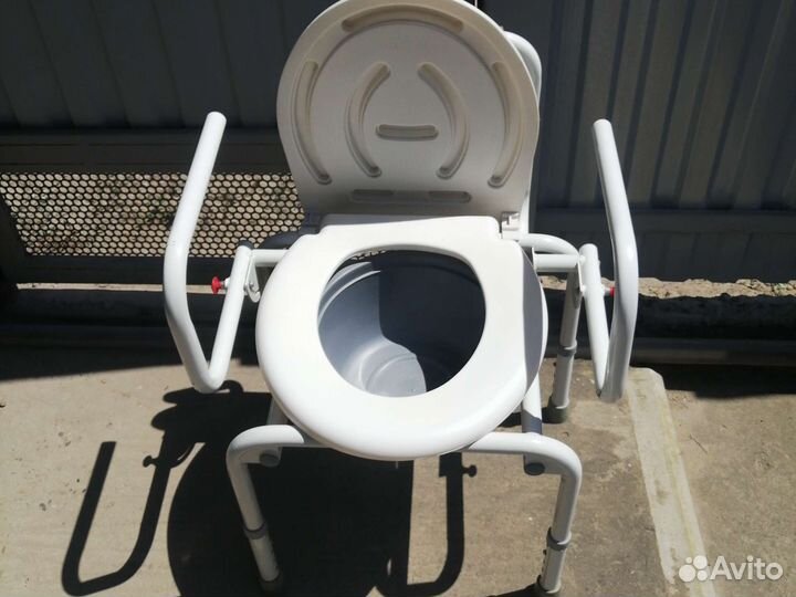 Кресло- стул с санитарным оснащением