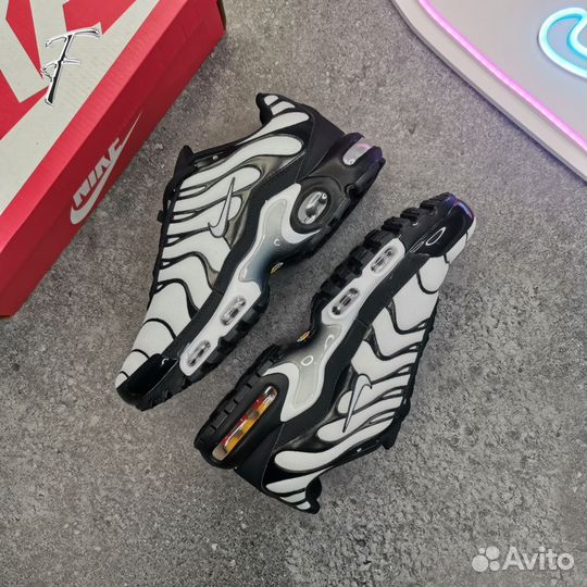 Кроссовки Nike Air Max Plus Tn Black White