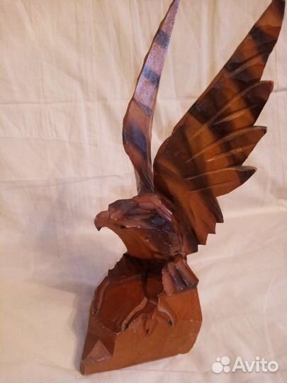Статуэтка орла. Резьба по дереву