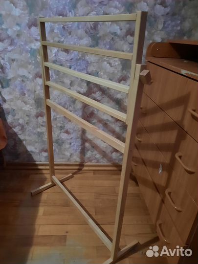 Вешалка для одежды напольная деревянная