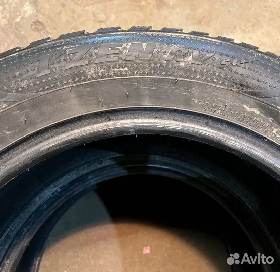 Kumho I'Zen RV Stud KC16 235/55 R17