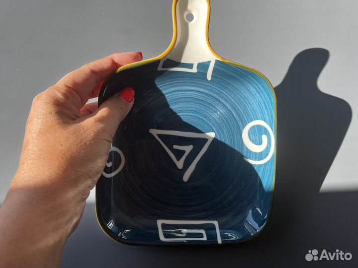 Тарелка керамическая с ручкой