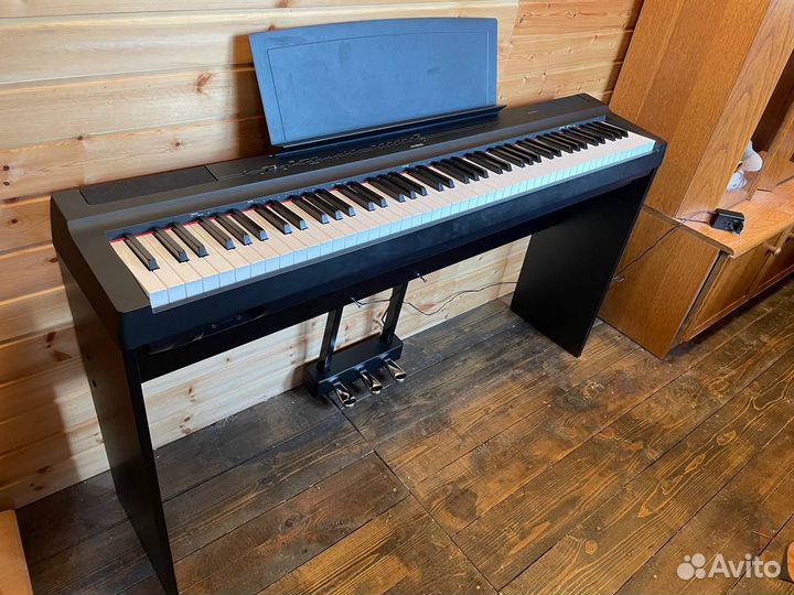 Пианино цифровое Yamaha P-125B с педалями, стойкой