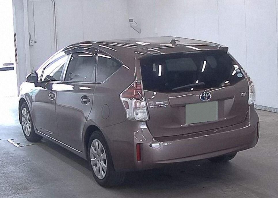 Toyota Prius Alpha: фото из отзыва