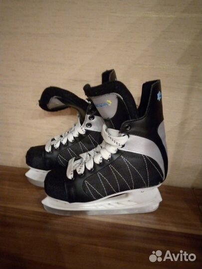 Коньки фигурные детские и лыжные ботинки