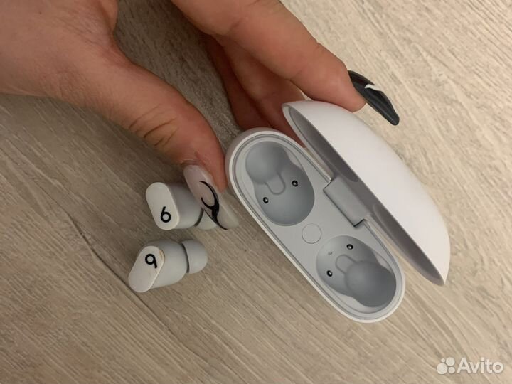 Беспроводные наушники beats studio buds