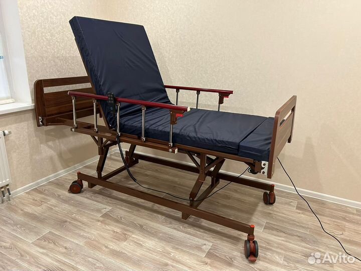 Электрическая мед-ая кровать с пультом управления